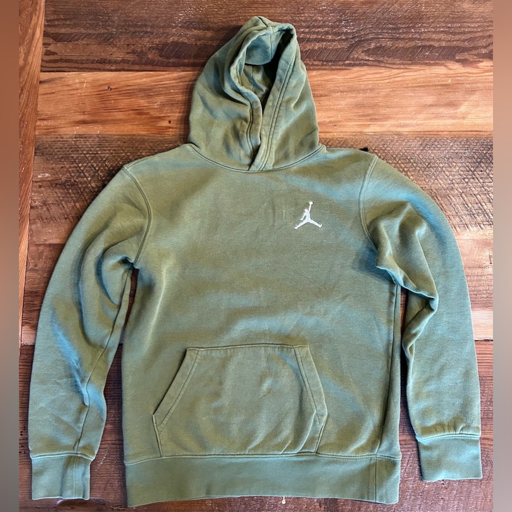 EUC Air Jordan Brooklyn Fleece Printed Pullover Hoodie. Army green. Youth Large